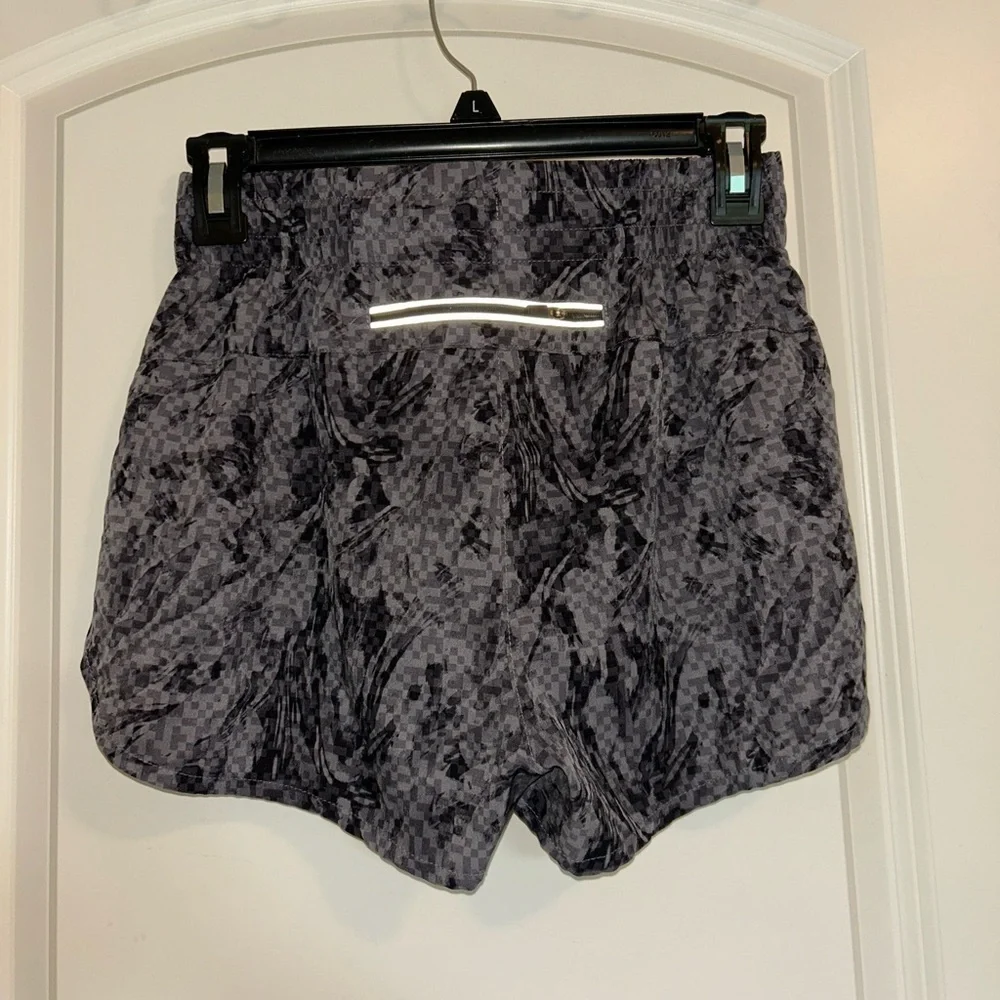 Asics Women's Gray Patterned running Shorts